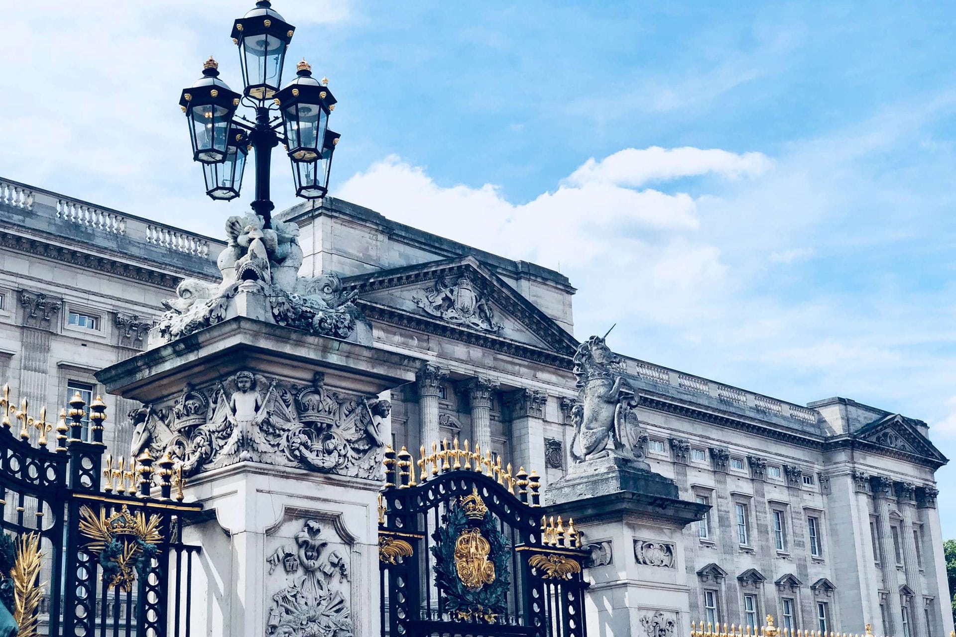 Half-Day Royal London Tour with Changing of the Guard and a view of Buckingham Palace