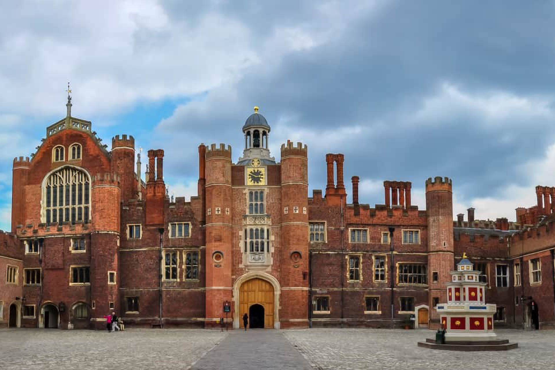 Hampton Court & Windsor Castle – Private Chauffeured Tour